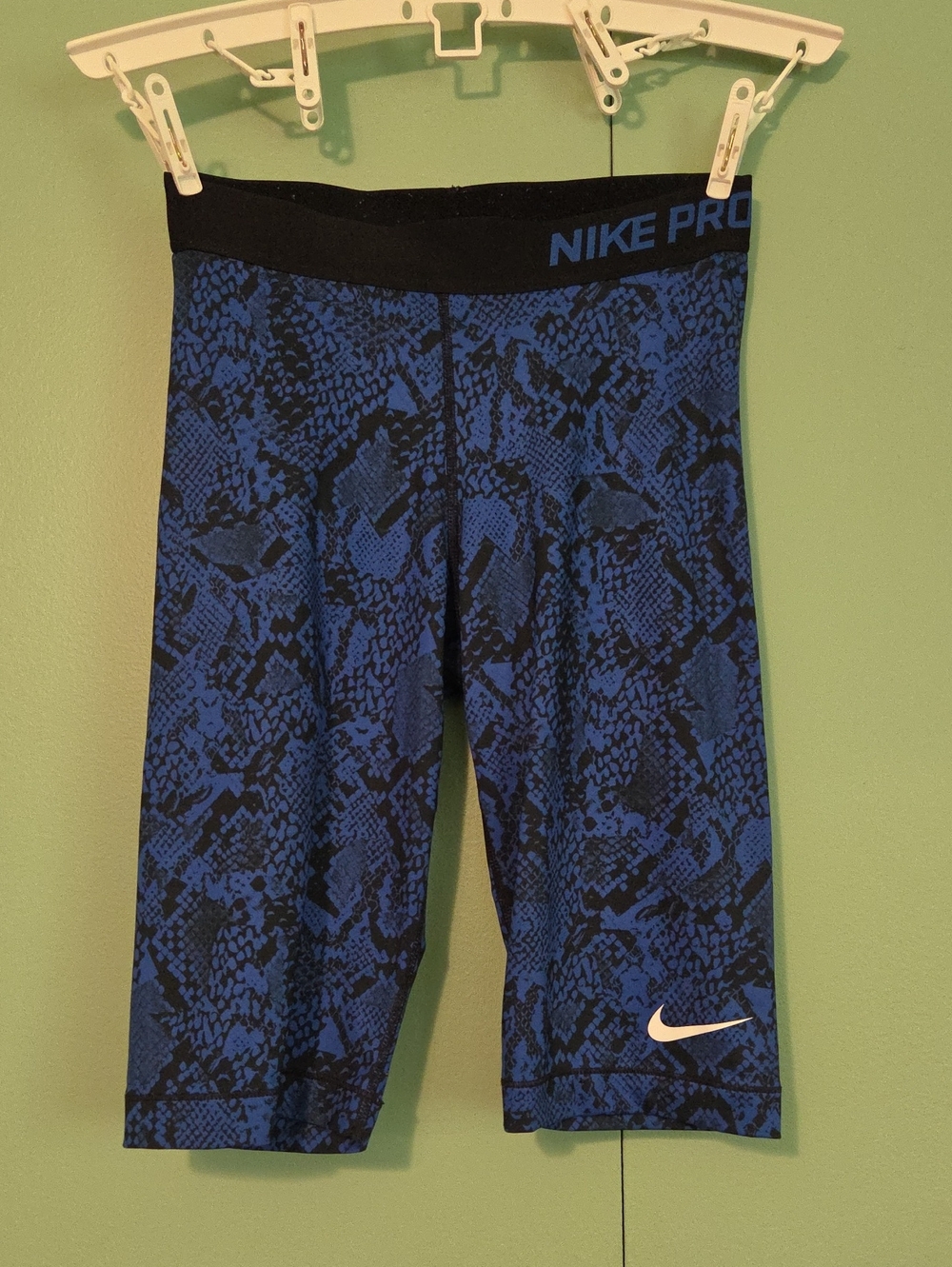 Nike Pro Blue Reptile Printed Biker Shorts Size Small